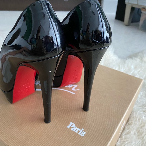 Bianca patent Christian Louboutins heels 7 price to sell ! - Picture 4 of 10